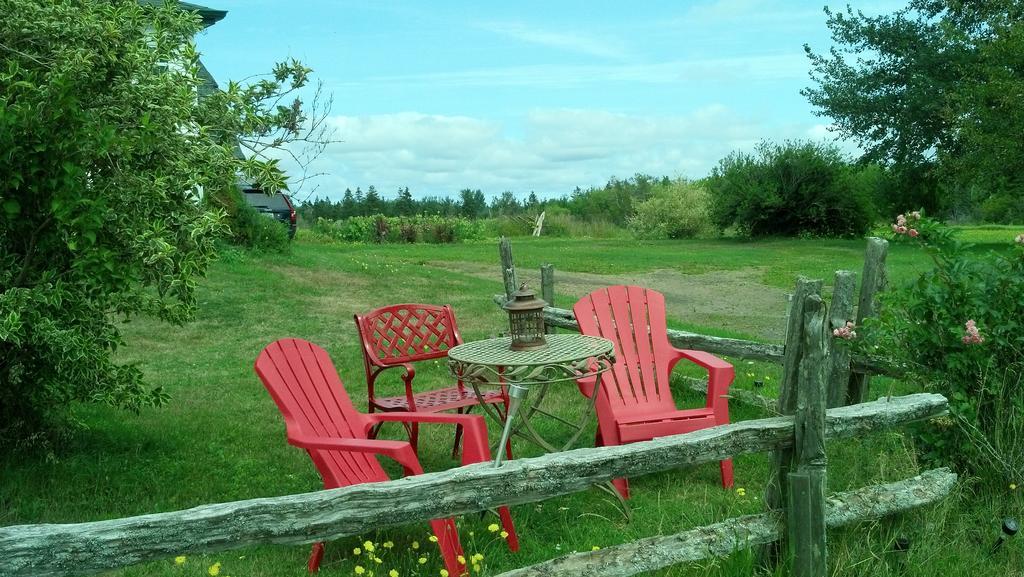 Lovely Green Gable Home Miscouche Bagian luar foto